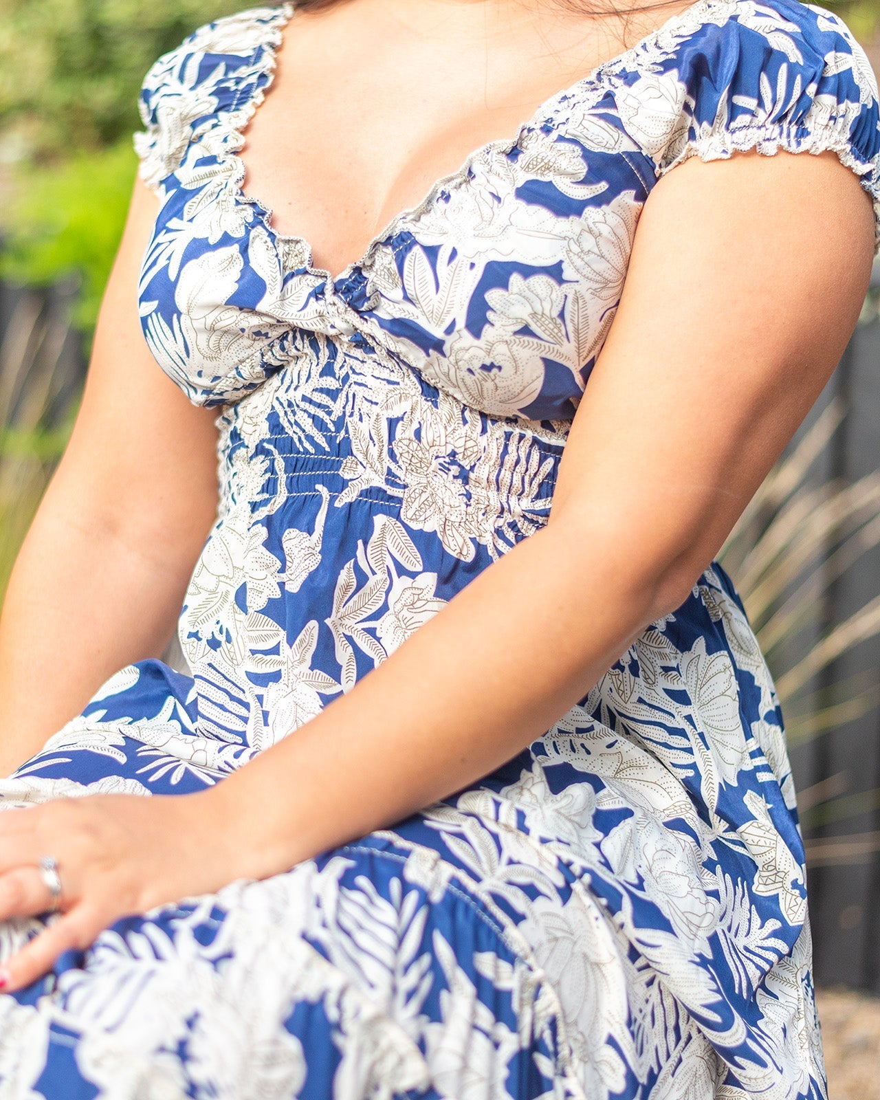 Elegant Margarita Dress with adjustable puffed sleeves for a romantic look